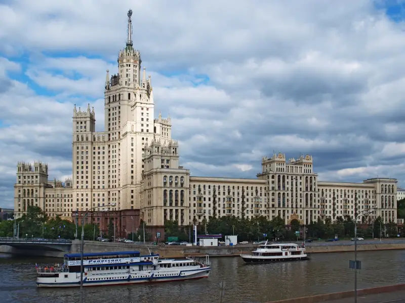 Высотка на Котельнической и чаепитие с видом на Кремль