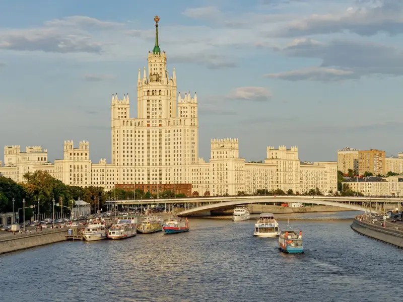 Высотка на Котельнической и чаепитие с видом на Кремль