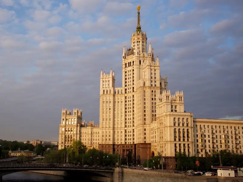 Высотка на Котельнической и чаепитие с видом на Кремль