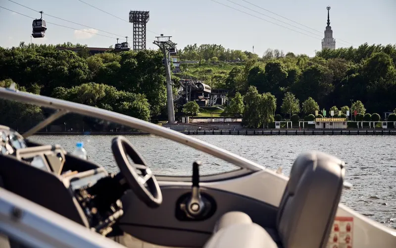На частном катере по Москве-реке!