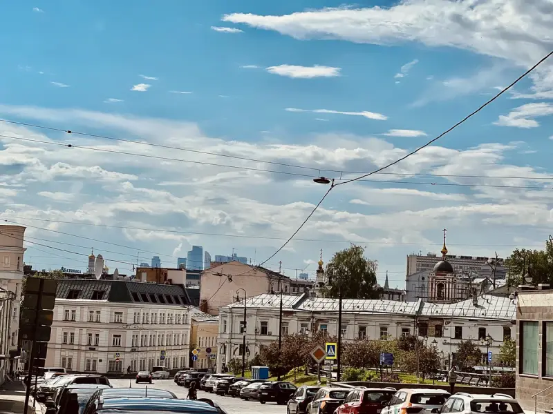 Неожиданная Москва: прогулка по дворикам и переулкам с загадками и полароидом