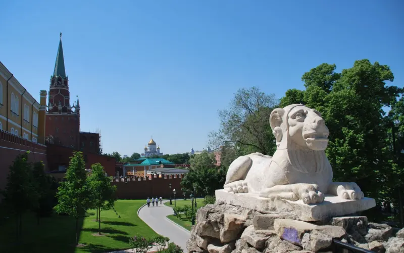 Экскурсия с заданиями для детей 6-11 лет по Александровскому саду