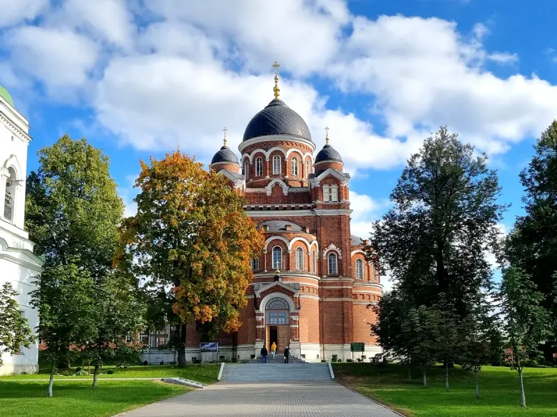 На поле Бородинском...