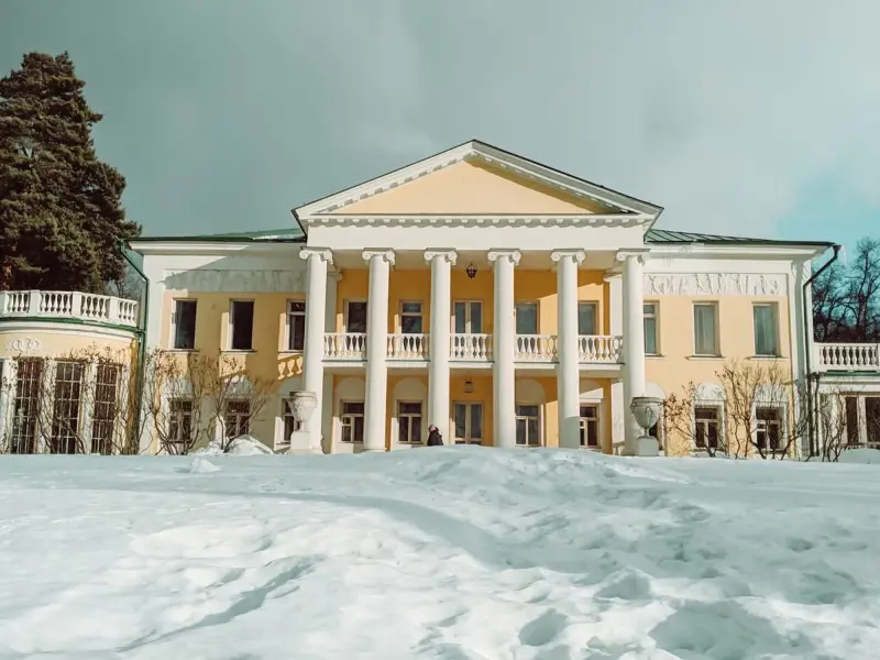 Горки Ленинские: 4 женщины из 5 эпох