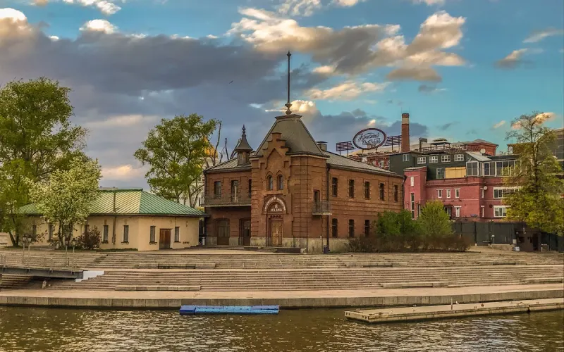 Экскурсия по бывшей фабрике «Красный Октябрь» с кондитерским мастер-классом