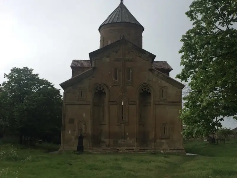 Древние церкви, город в скалах и грузинская кухня