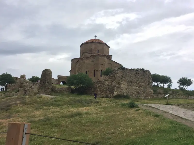 Древние церкви, город в скалах и грузинская кухня