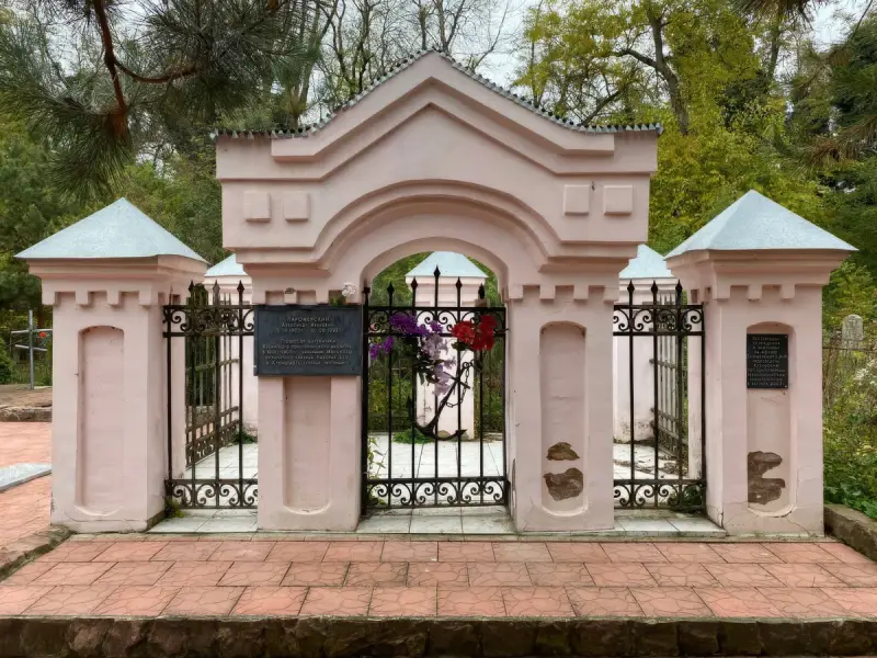 Аудиоэкскурсия: тайны и легенды старинного некрополя Краснодара