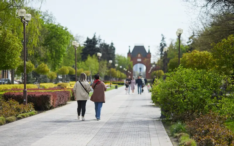 По центральной улице Краснодара