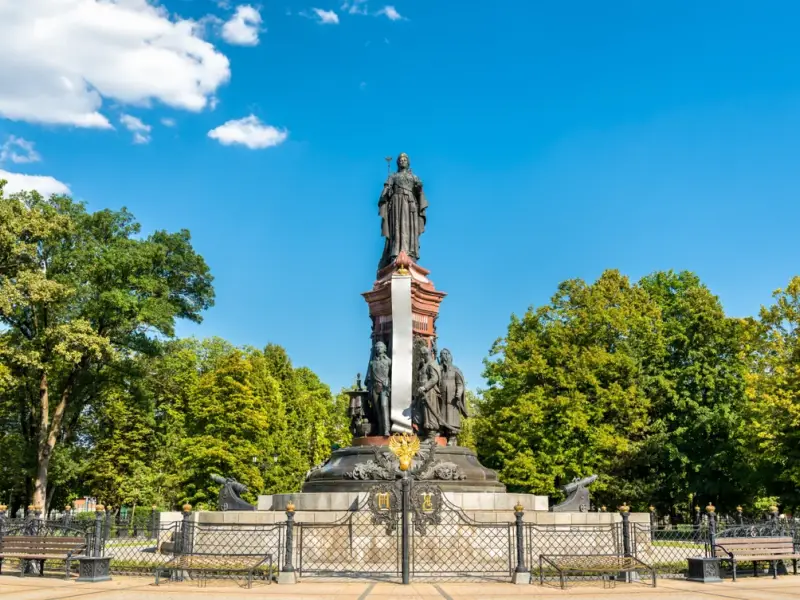 По центральной улице Краснодара