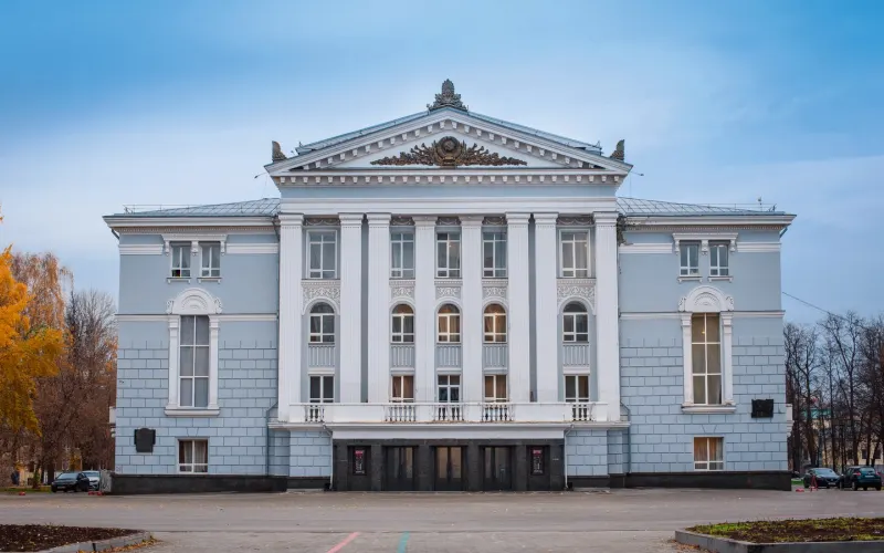 Вокруг Театрального сквера